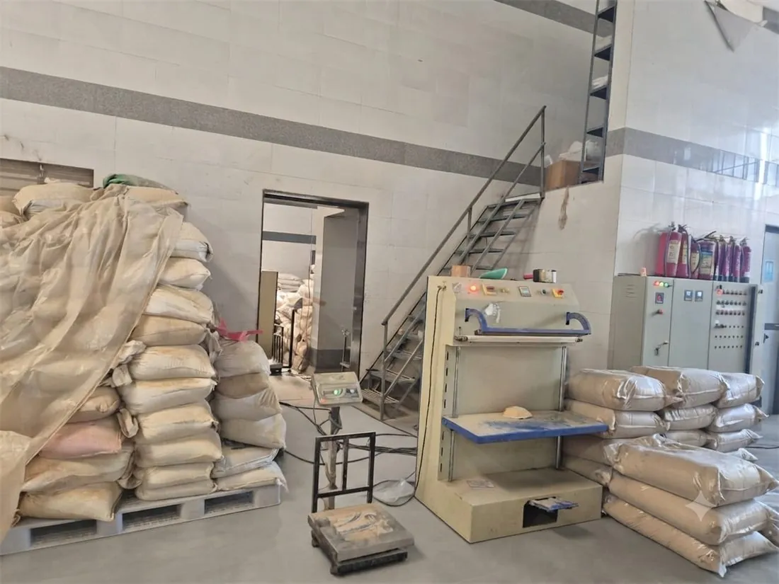 Sealing and weighing station at an approved partner processing unit